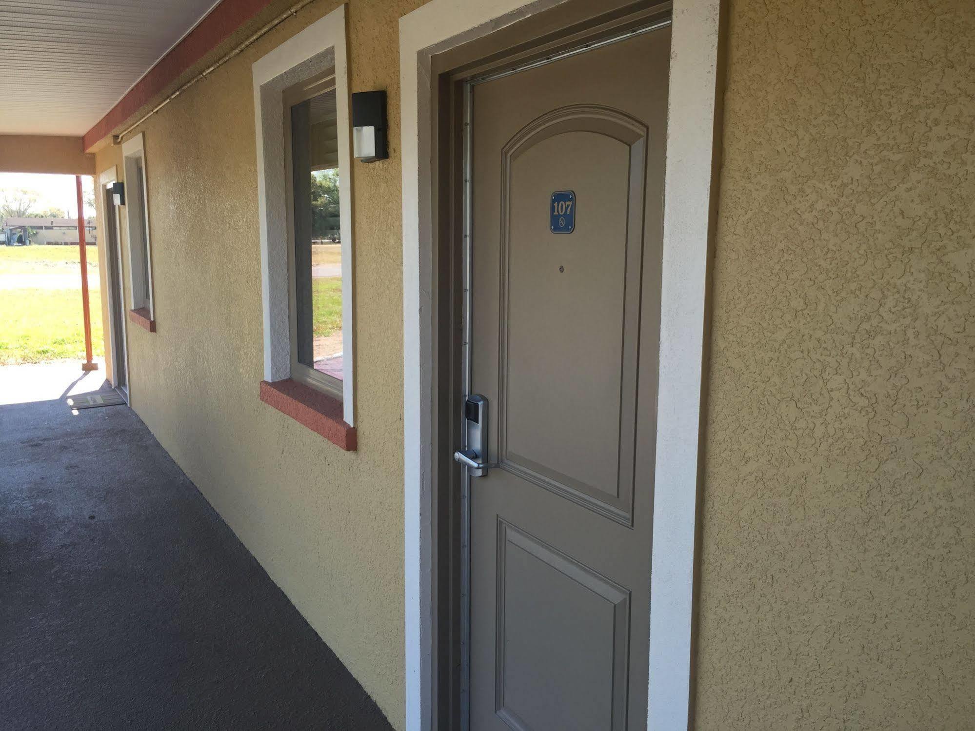 Budget Inn Lake Wales Buitenkant foto
